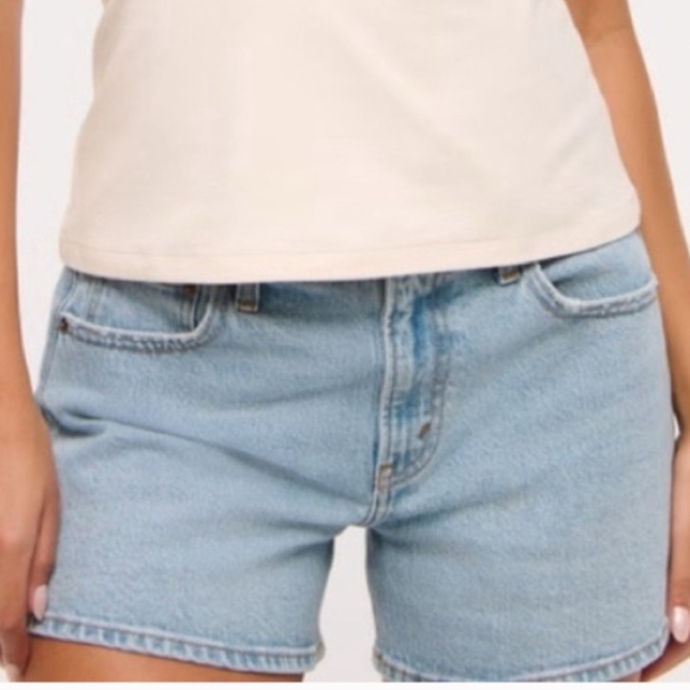 Abercrombie & Fitch 90s Mom Shorts